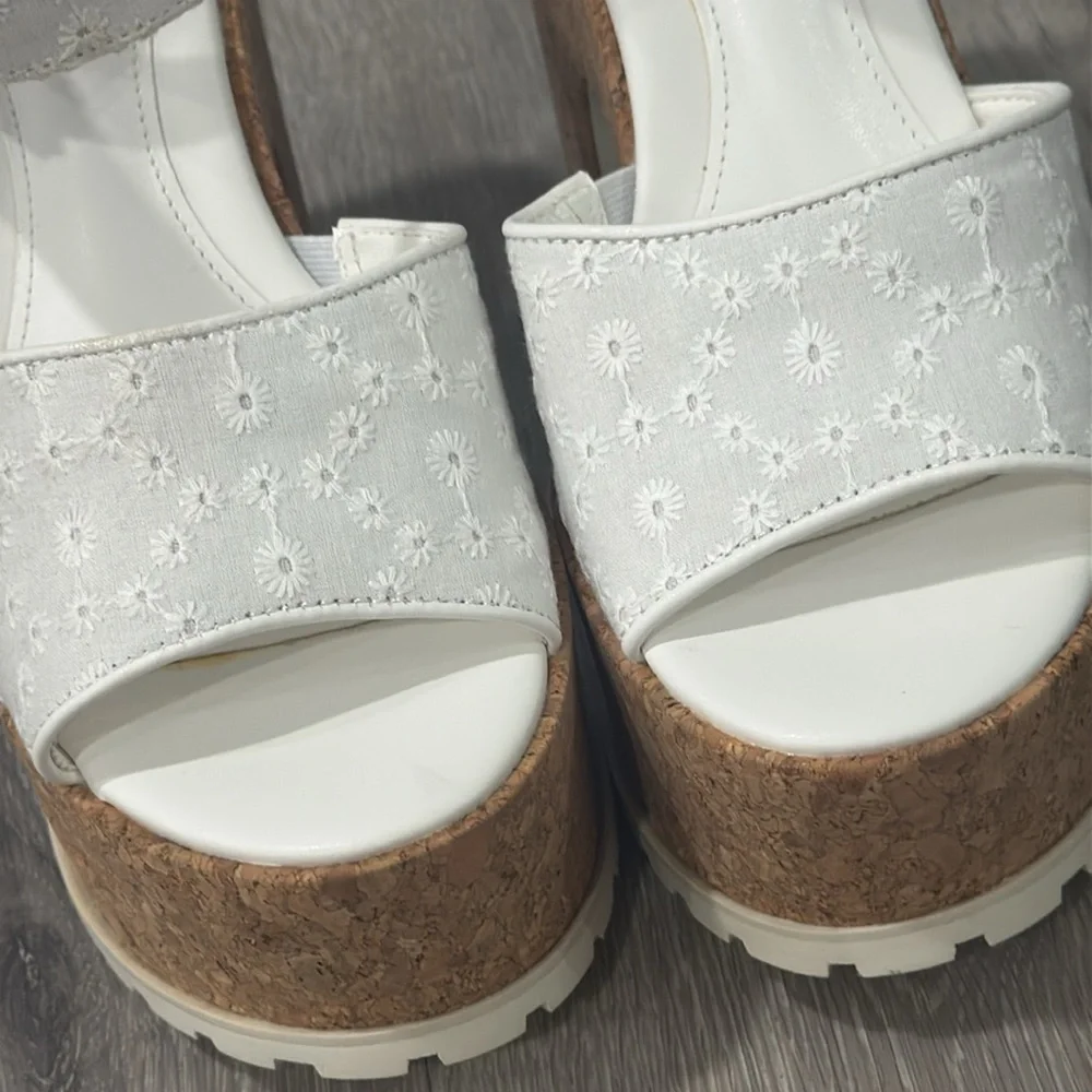 Lulus amelio footwear